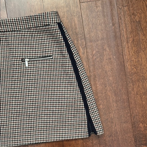 Zara Black, Beige and Oxblood Houndstooth A-Line Tuxedo Mini Skirt, Size M - Picture 3 of 11